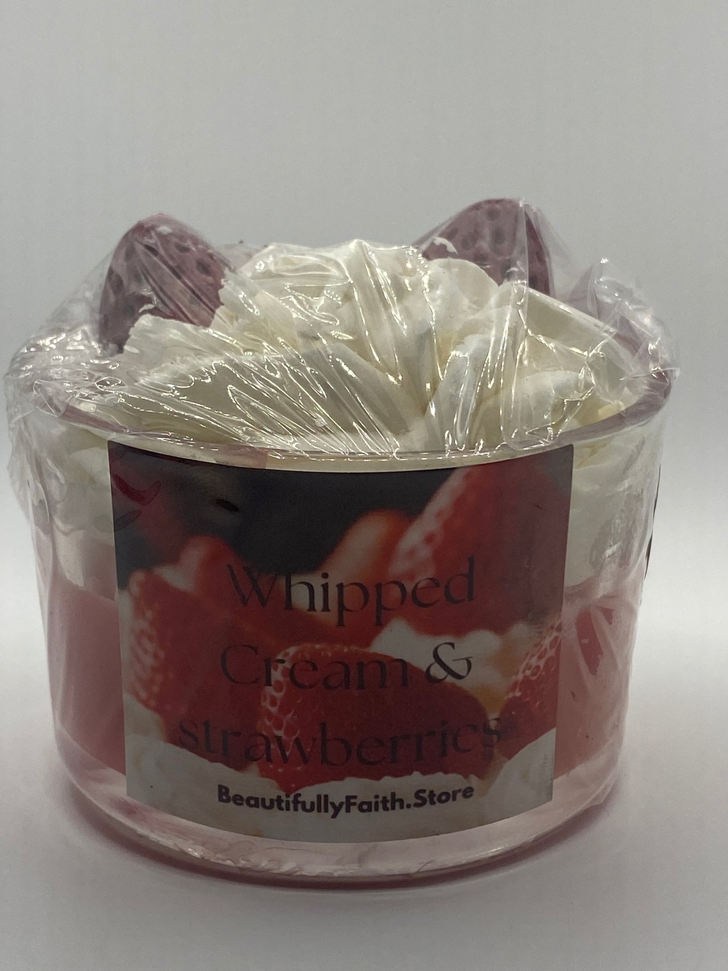 🍓 Whipped Cream & Strawberries Candle